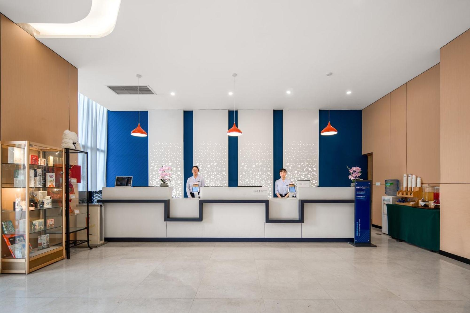 Holiday Inn Express Chongqing Guanyinqiao By Ihg Zewnętrze zdjęcie