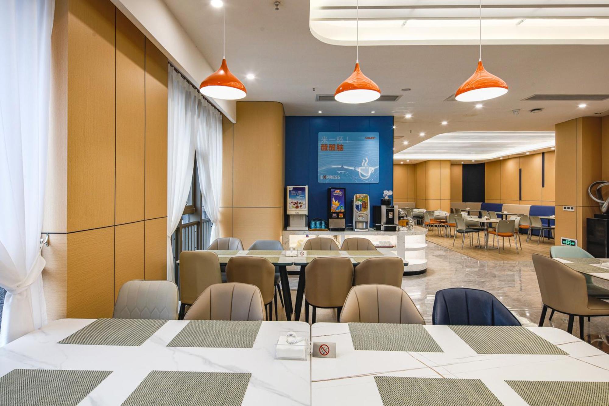 Holiday Inn Express Chongqing Guanyinqiao By Ihg Zewnętrze zdjęcie